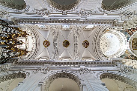 St. Ursenkathedrale | Solothurn Die St. Ursenkathedrale ist das wichtigste Bauwerk des Frühklassismus in der Schweiz, erbaut 1762-1773 vom Architekten Gaetano Matteo Pisoni aus Ascona.